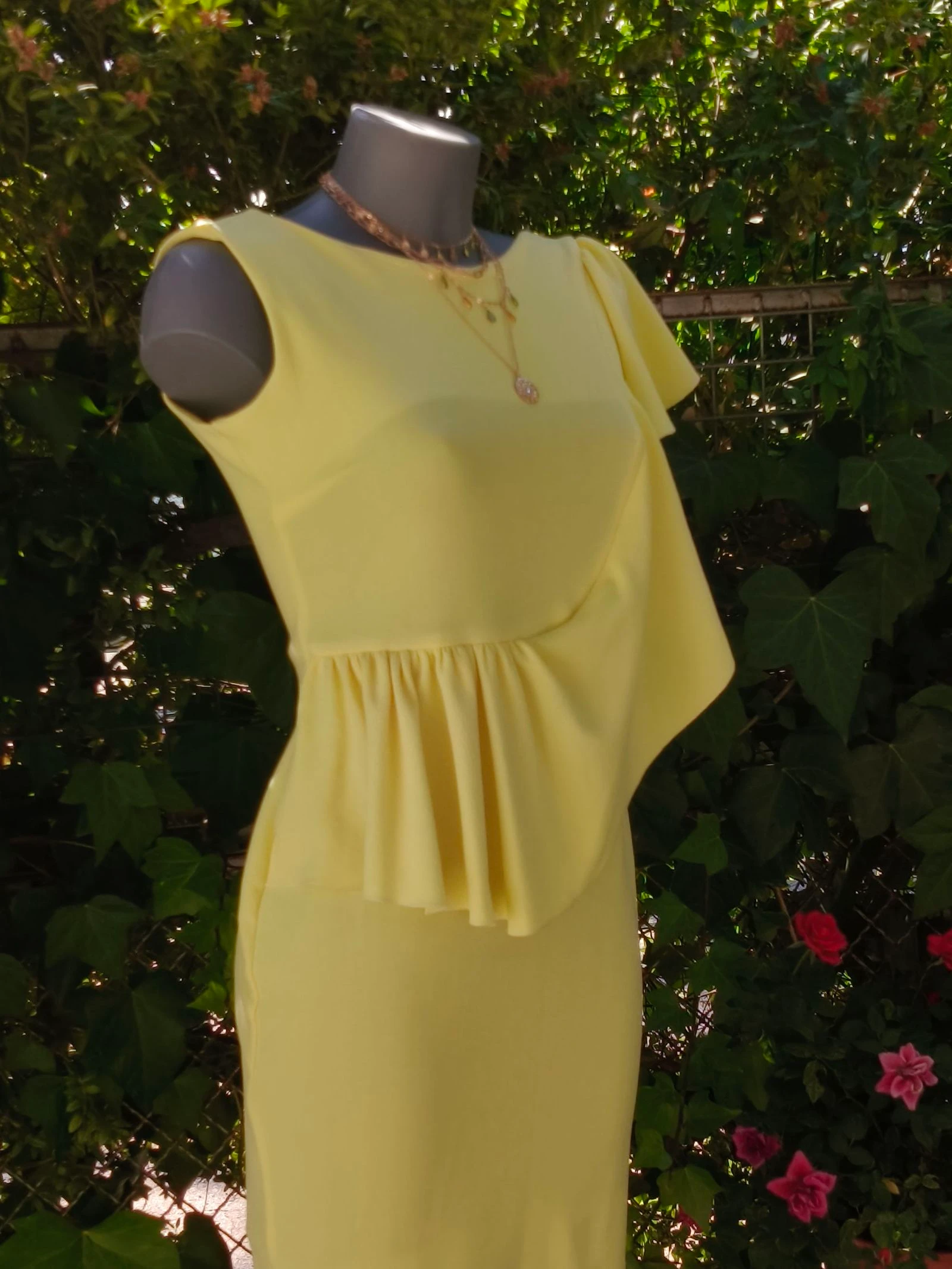 Robe élégante de fête avec volant /Vestido elegante de fiesta con volante – photo 5